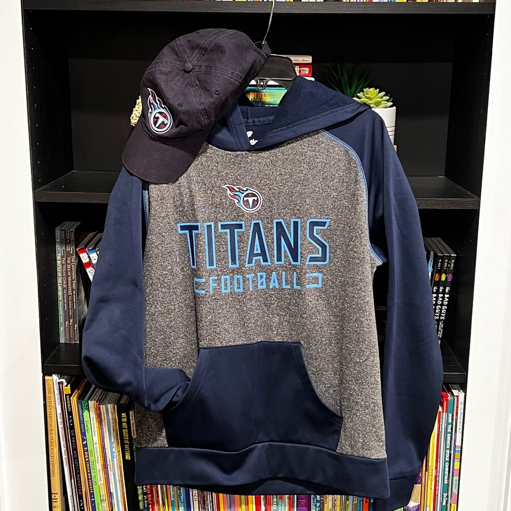 Tennessee Titans hoodie / hat combo men’s medium / adjustable